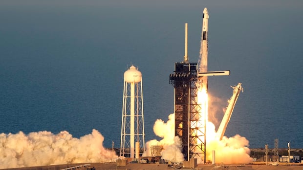 SpaceX ने नासा के अंतरिक्ष यात्रियों को बदलने के लिए अंतर्राष्ट्रीय अंतरिक्ष स्टेशन के लिए चालक दल को लॉन्च किया SpaceX ने नासा के अंतरिक्ष यात्रियों को बदलने के लिए अंतर्राष्ट्रीय अंतरिक्ष स्टेशन के लिए चालक दल को लॉन्च किया