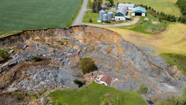 Soil-rich soil of Quebec is a landslide risk-there is not any vital slope Soil-rich soil of Quebec is a landslide risk-there is not any vital slope