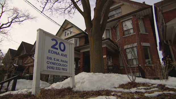Toronto doctor’s obstetrical and gynecological care was neglectful, patients allege Toronto doctor’s obstetrical and gynecological care was neglectful, patients allege