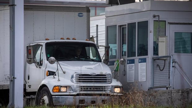 The customs broker is a cross -border trade guru. With tariff whiplash, they are facing ‘toxic uncertainty’ The customs broker is a cross -border trade guru. With tariff whiplash, they are facing ‘toxic uncertainty’