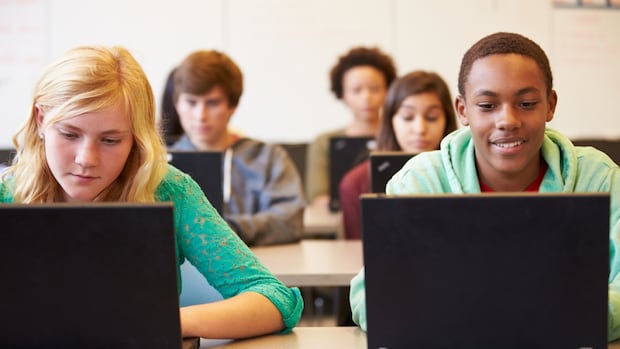 AI and social media are everywhere in the life of teenagers. Can they affect cognitive skills?
