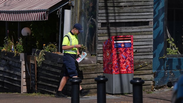 Canada Post, Union spoke for 2 days after meeting with mediators